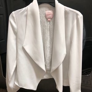 NWOT— Candies, size small, white blazer